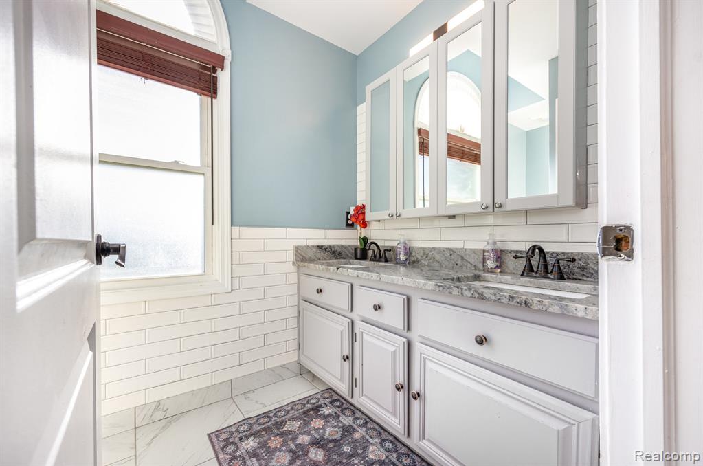 53005 Gregory Drive, Macomb, MI 48042 — Photo 28