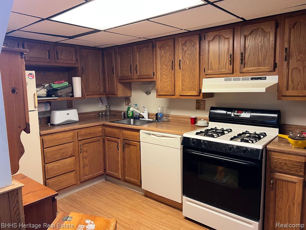 8062 PELHAM Road, Taylor, MI 48180 — Photo 12