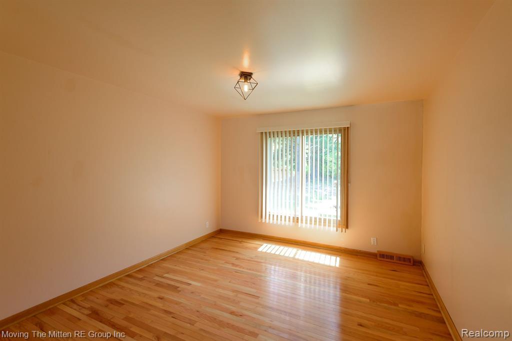 49335 WEAR Road, Belleville, MI 48111 — Photo 8