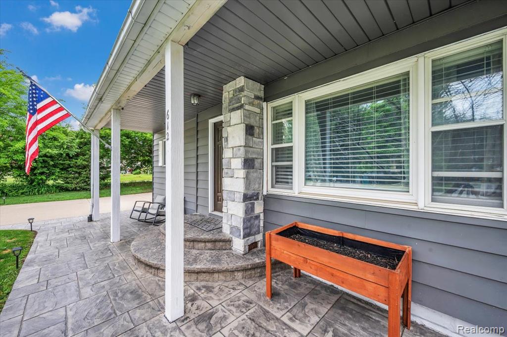 612 N BLACKS CORNERS Road, Imlay City, MI 48444 — Photo 3