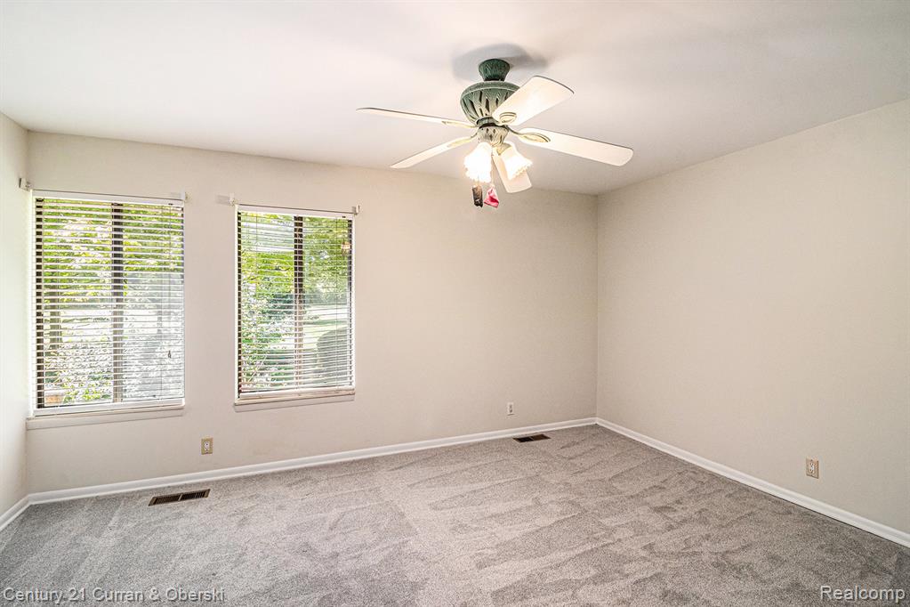 3064 Lindenwood Drive, Dearborn, MI 48120 — Photo 11