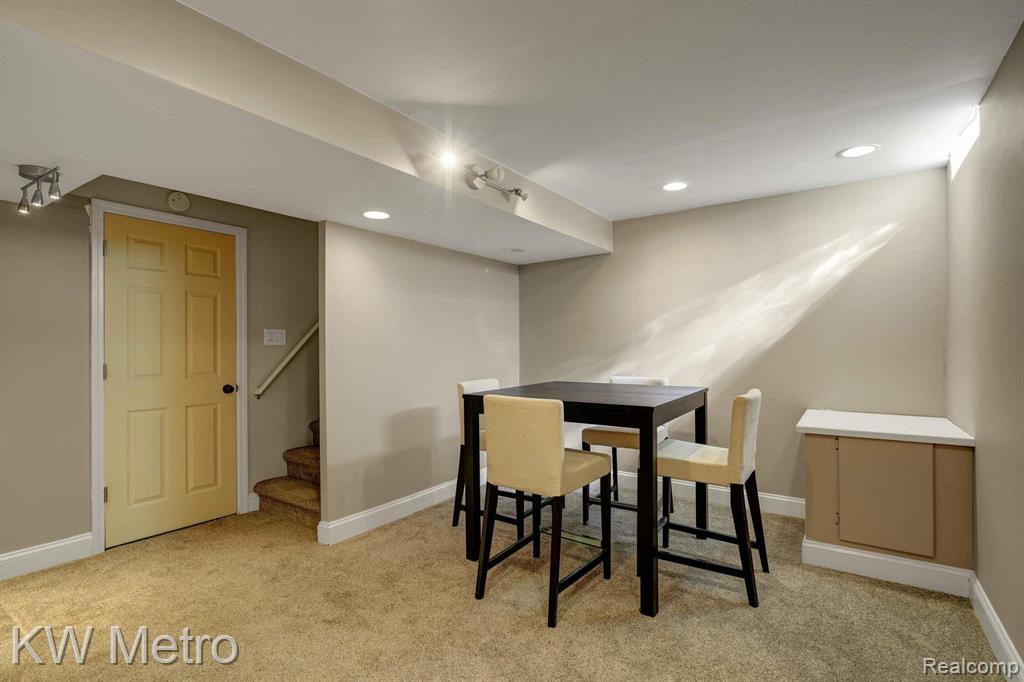 8590 BARRINGTON Drive, Ypsilanti, MI 48198 — Photo 45