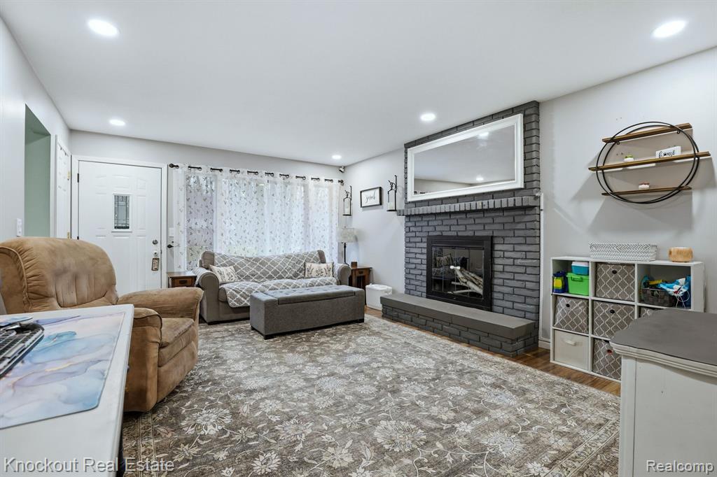 4256 Emerald Drive, Bridgeport, MI 48722 — Photo 9