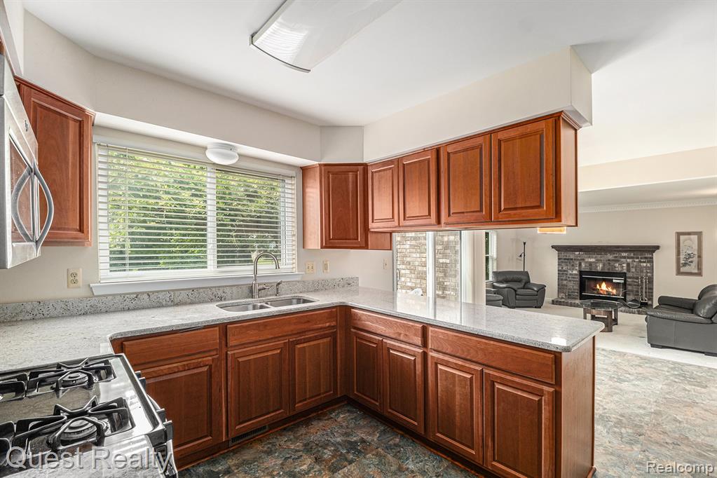 6849 York Street, Waterford, MI 48327 — Photo 9