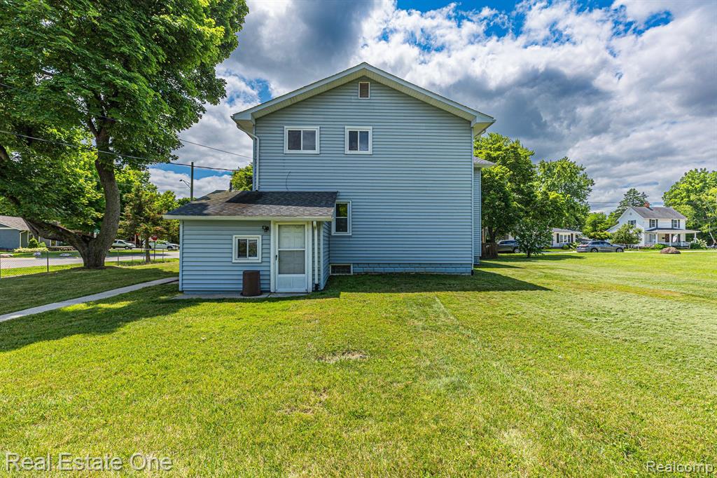 447 E JACKSON Street E, Lake Orion, MI 48362 — Photo 37