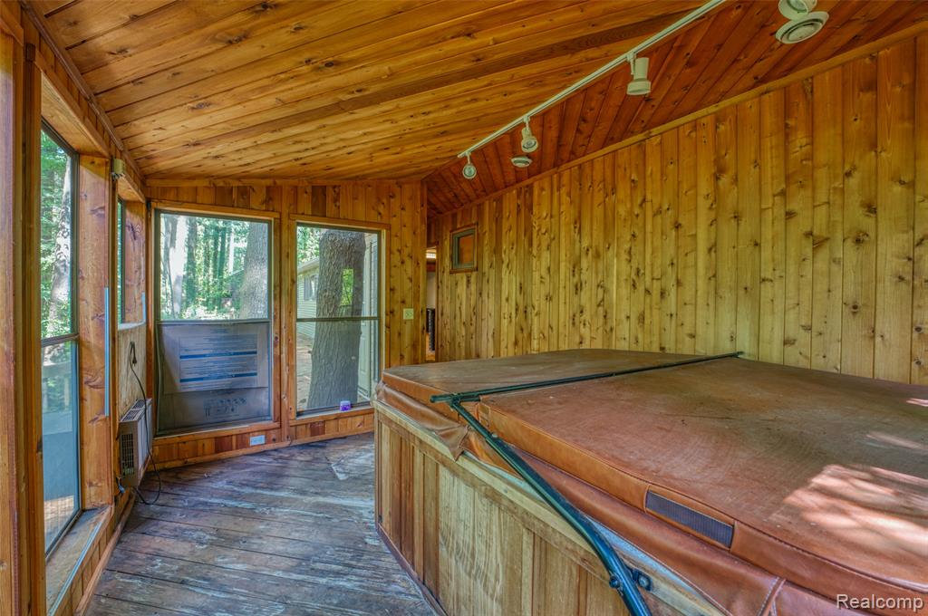 8800 Evergreen Road, Brighton, MI 48116 — Photo 12