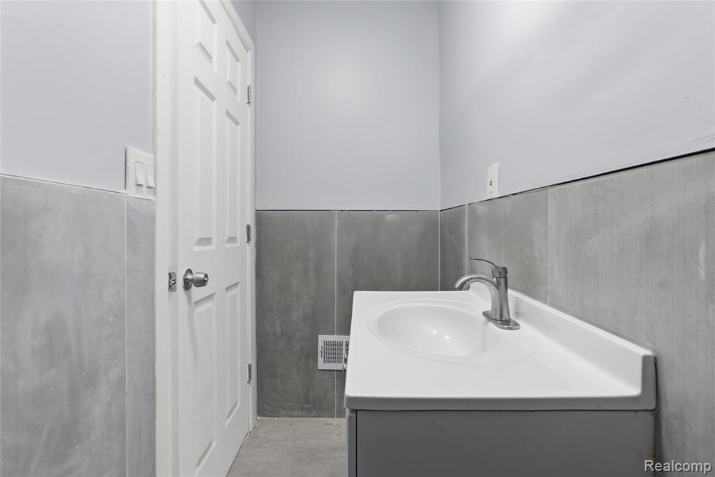 517 W Hollywood, Highland Park, MI 48203 — Photo 9