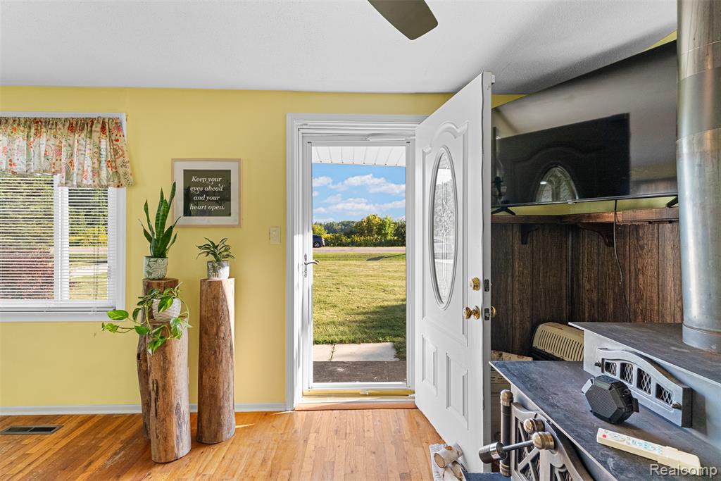5292 Maple Avenue, Swartz Creek, MI 48473 — Photo 4