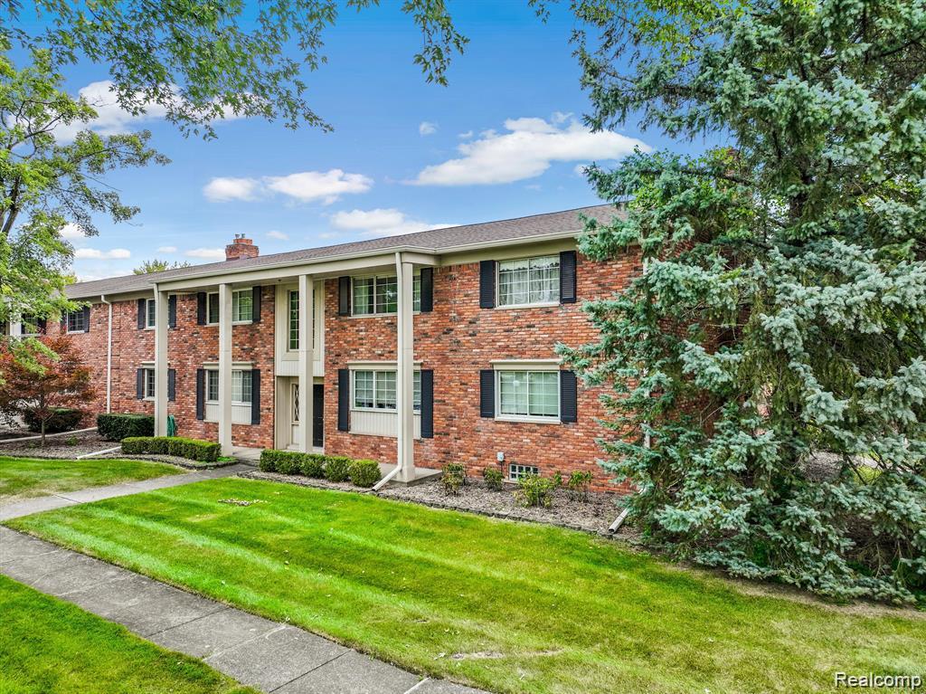 42472 Woodward Avenue, Bloomfield, MI 48304 — Photo 2