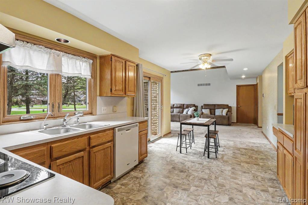 10100 Abrams, Brighton, MI 48114 — Photo 6