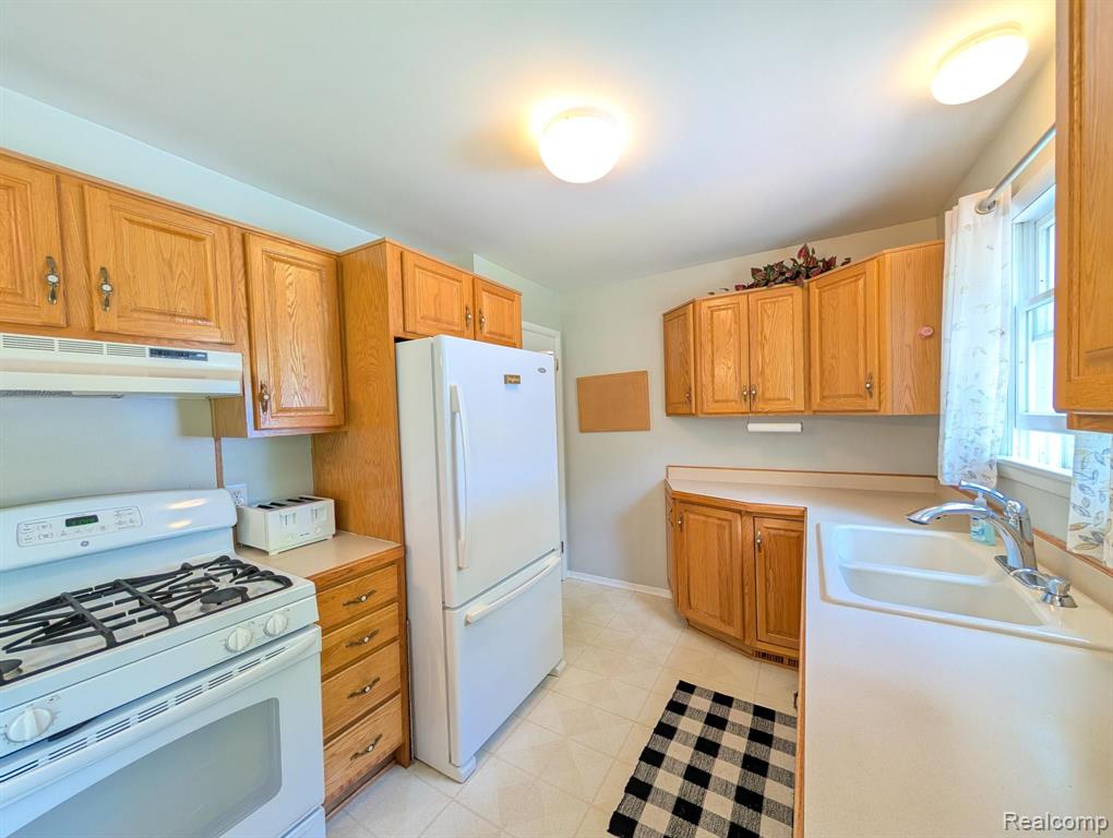 5097 Berneda Drive, Flint, MI 48506 — Photo 3