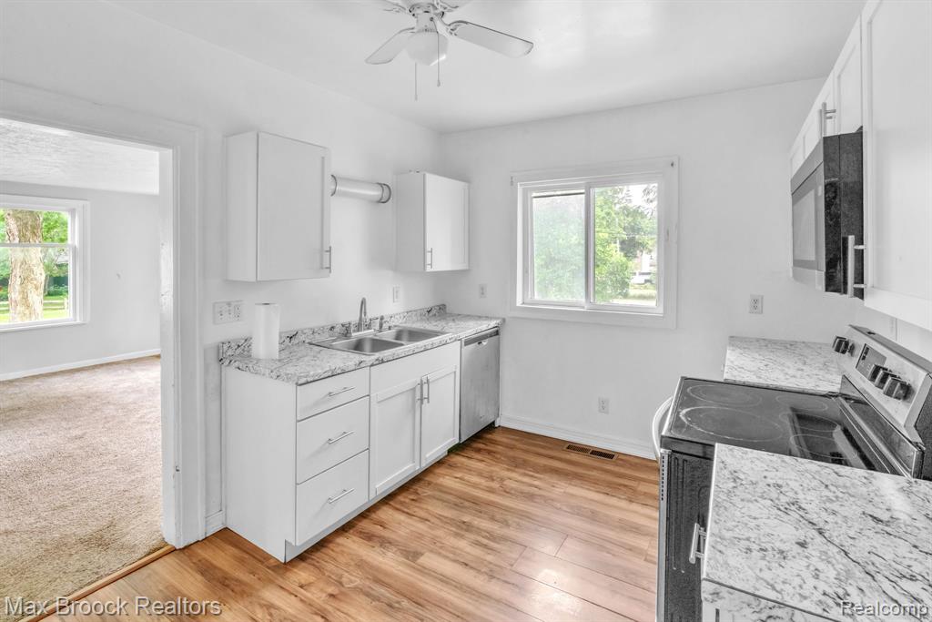 702 S BARNES Street, Mason, MI 48854 — Photo 3