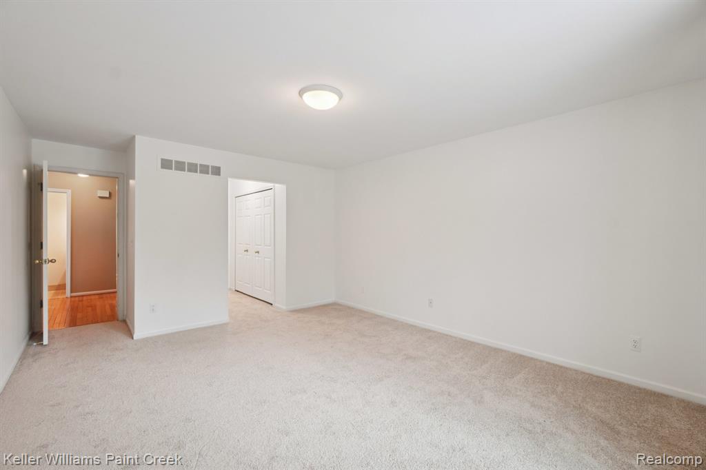 2799 Lochmoor Boulevard, Lake Orion, MI — Photo 24