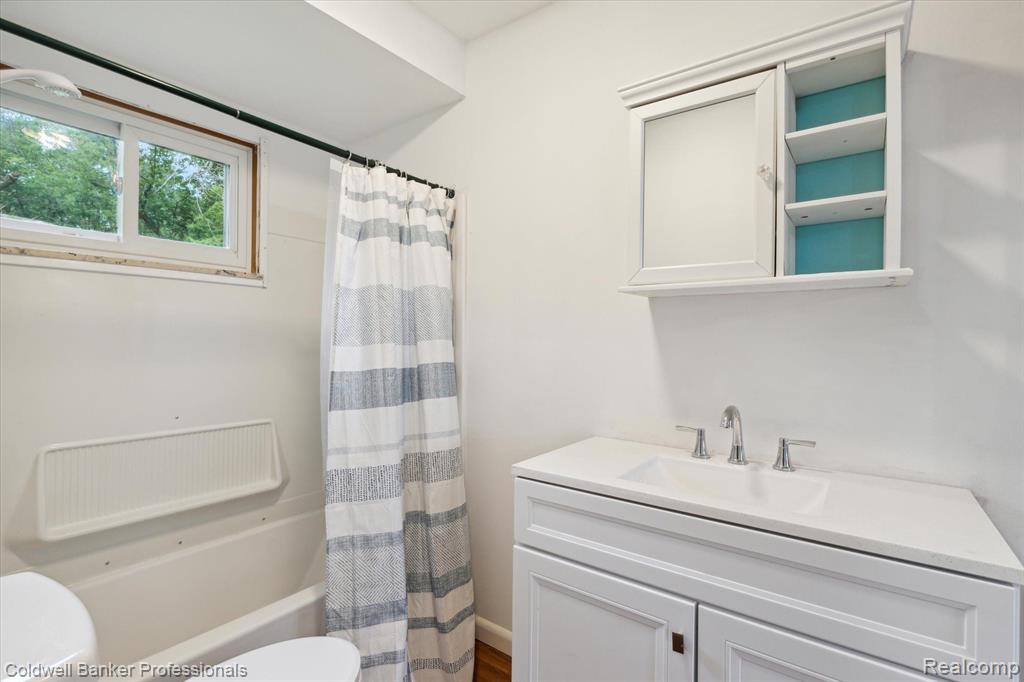326 EAST Street, Holly, MI 48442 — Photo 17