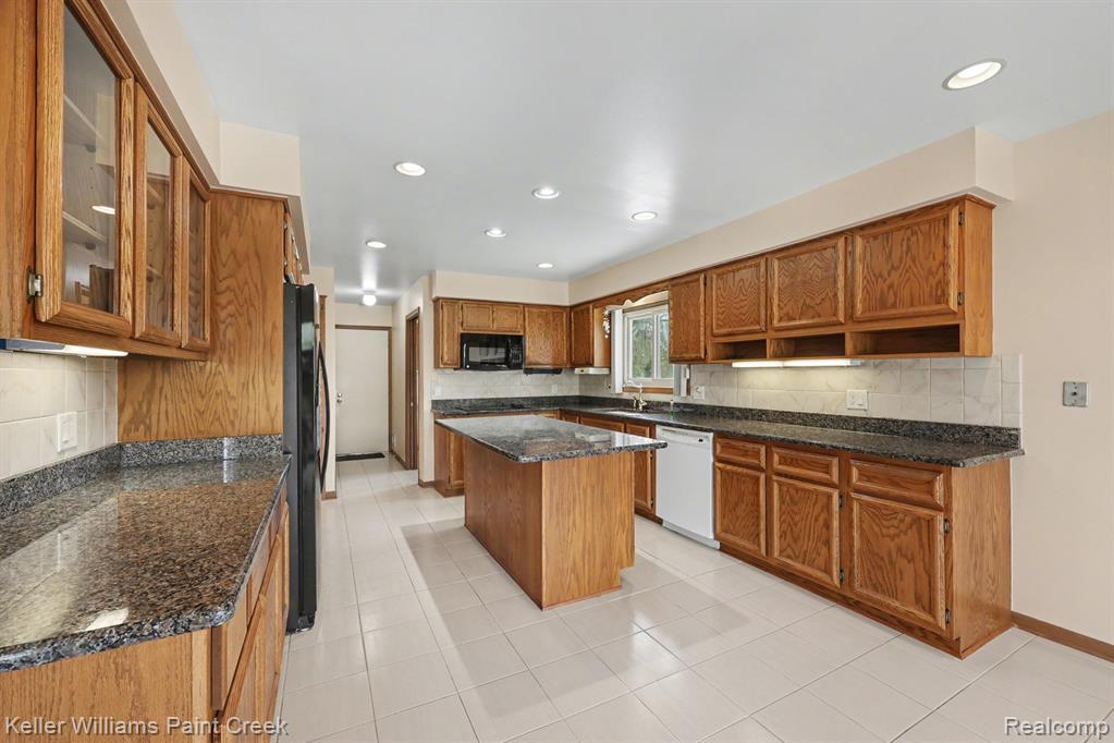 422 Parkland Court, Rochester Hills, MI 48307 — Photo 3