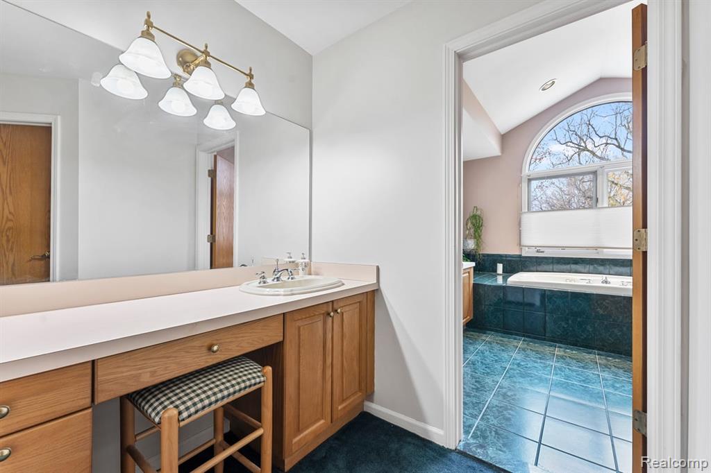 6775 Carlyle Crossing, West Bloomfield, MI — Photo 36