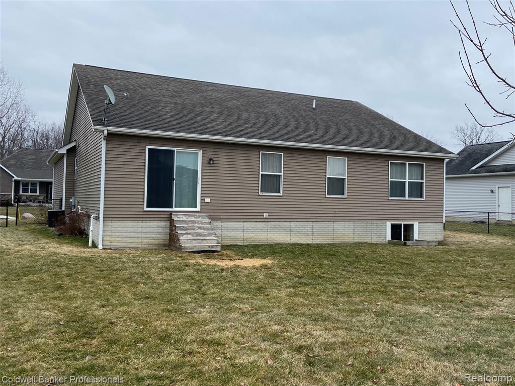 5284 Brookshire Drive, Almont, MI 48003 — Photo 14