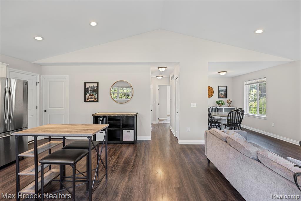 694 S Squirrel Road, Auburn Hills, MI 48326 — Photo 3
