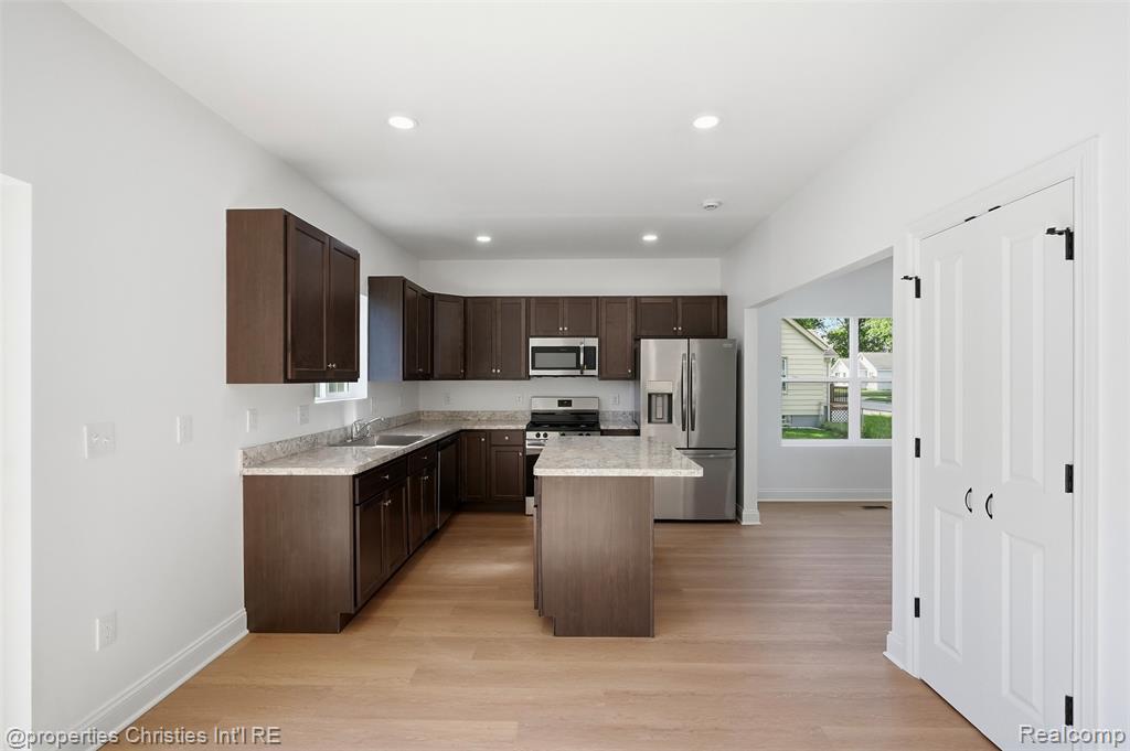 27824 Groveland Street, Madison Heights, MI 48071 — Photo 9
