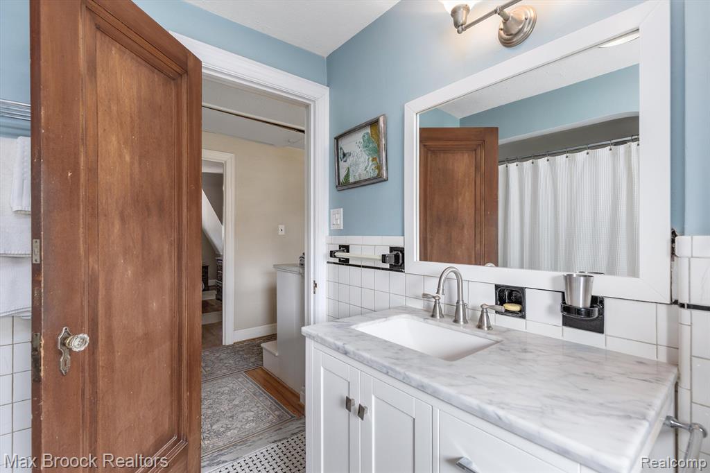 831 W OAKRIDGE Street, Ferndale, MI 48220 — Photo 32