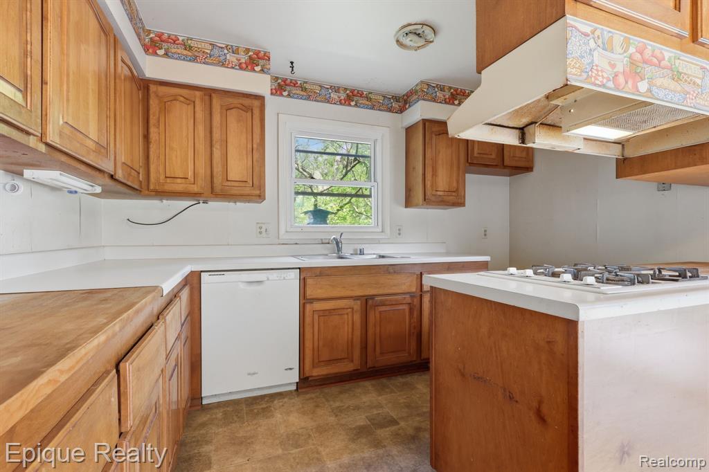 4856 Danbury Drive, Troy, MI 48085 — Photo 6