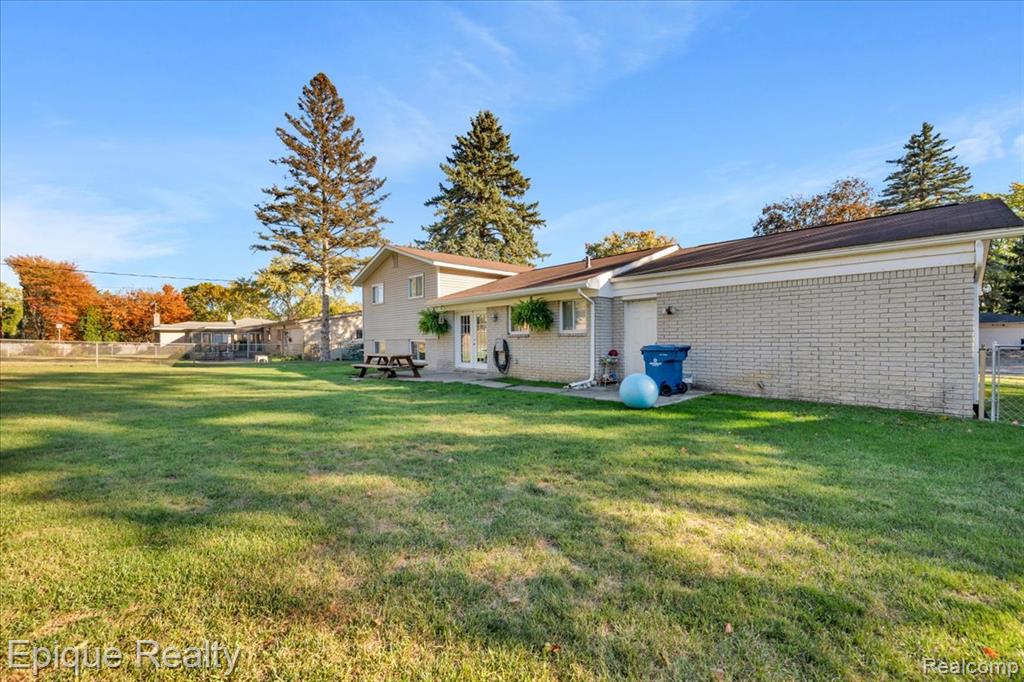 8156 Kenwick Drive, White Lake, MI — Photo 36