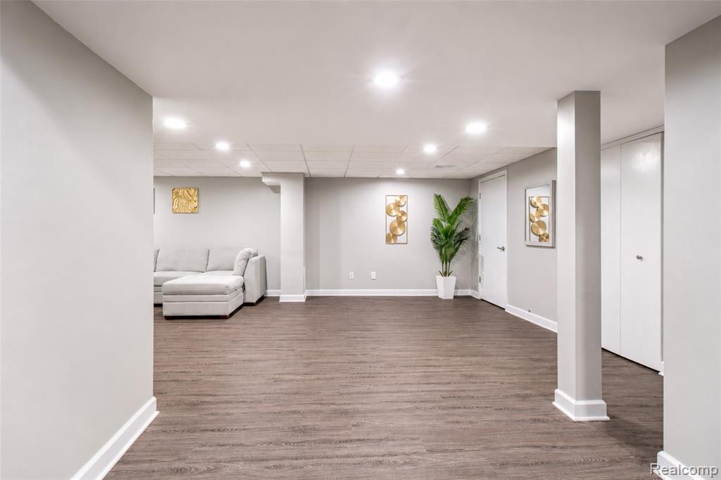37520 Amber Drive, Farmington Hills, MI 48331 — Photo 39
