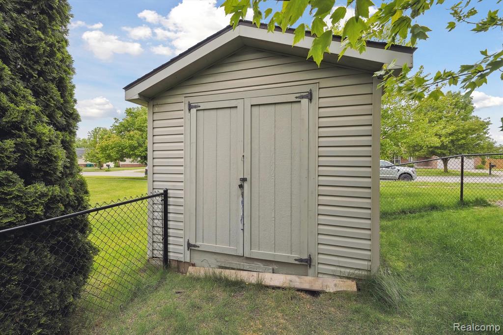 7366 MEADOW Lane, Ypsilanti, MI 48197 — Photo 47