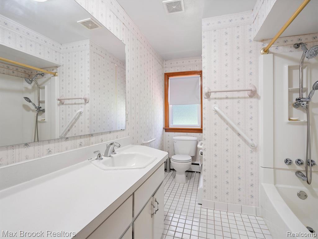42300 Schoolcraft Road, Plymouth, MI 48170 — Photo 12