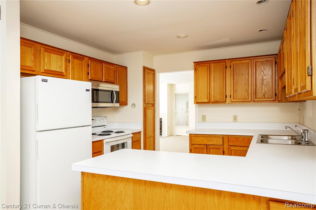 9429 Westwind Drive, Livonia, MI 48150 — Photo 13