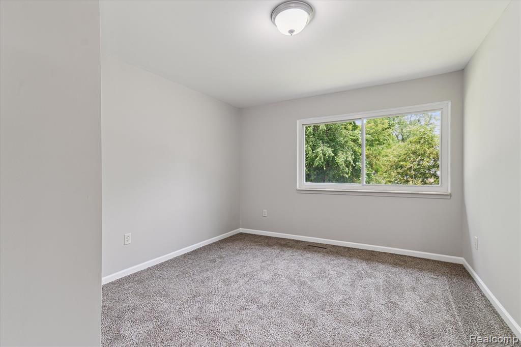 2145 Terrapin Street, Wolverine Lake, MI 48390 — Photo 18