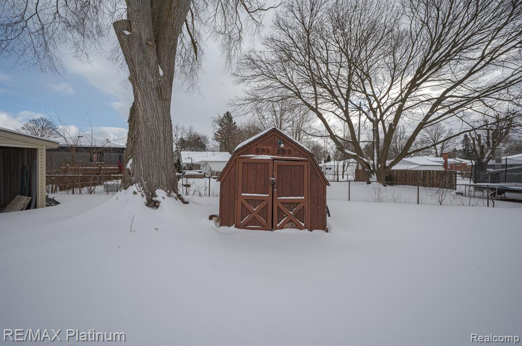 710 MANORDALE Court, Milford, MI 48381 — Photo 7