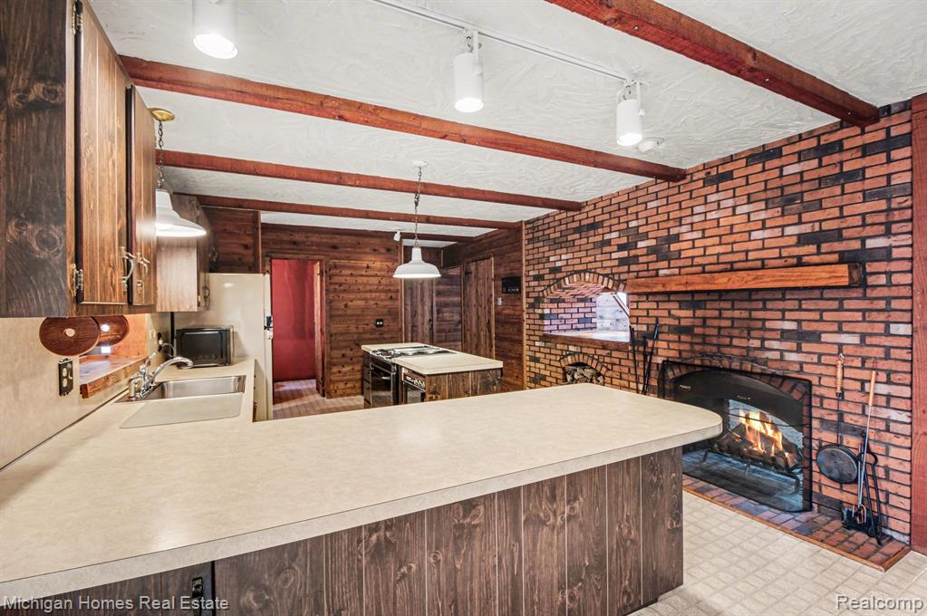 885 Rustic Village Lane, Lake Orion, MI 48362 — Photo 10