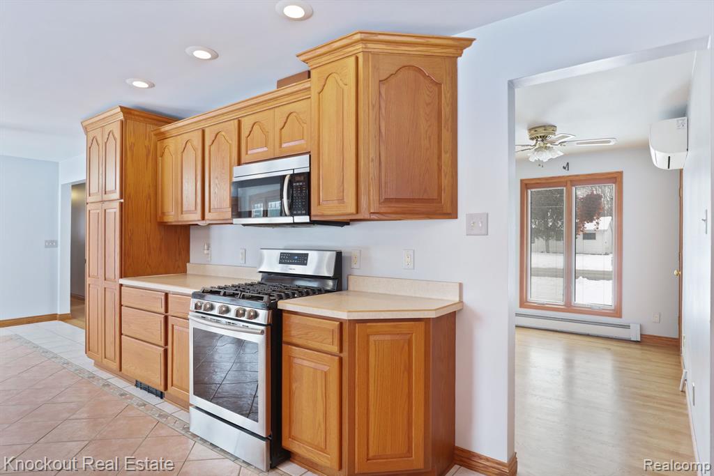 1914 Schust Road, Saginaw, MI 48604 — Photo 16