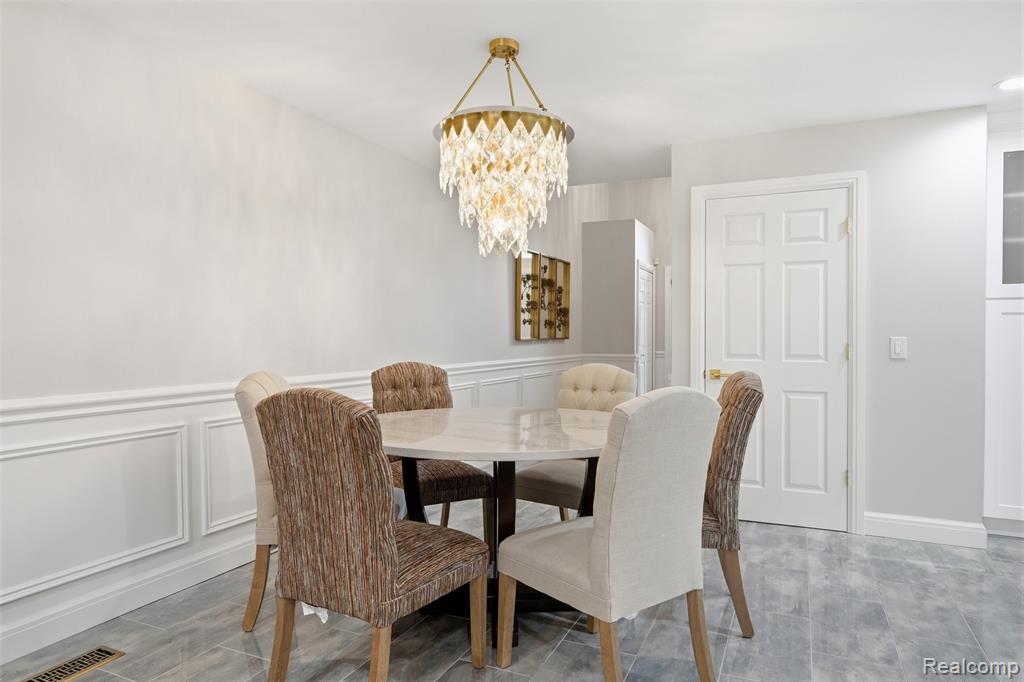 4212 April Lane, Sterling Heights, MI 48310 — Photo 12