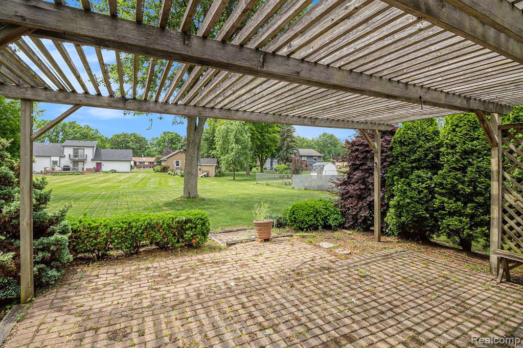6392 McKenzie Drive, Flint, MI 48507 — Photo 6