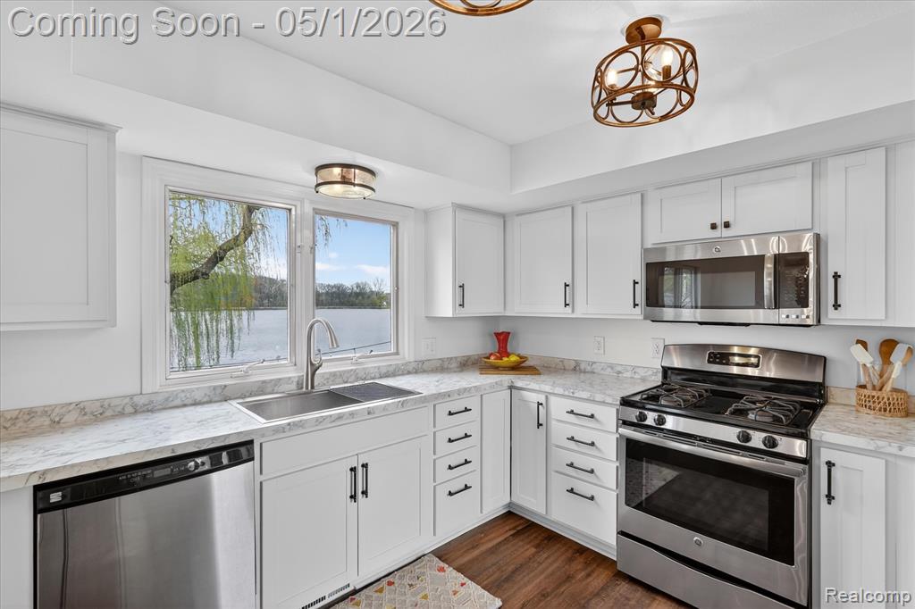 7117 Capri Drive, White Lake, MI 48383 — Photo 10
