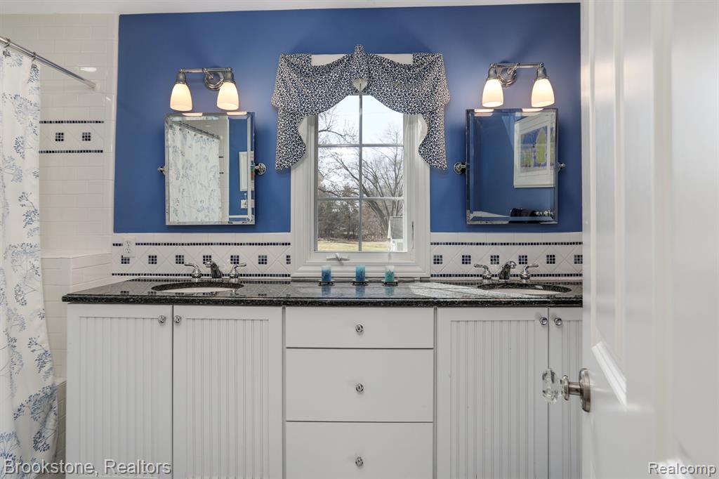 7585 LILAC Court, West Bloomfield, MI 48324 — Photo 33