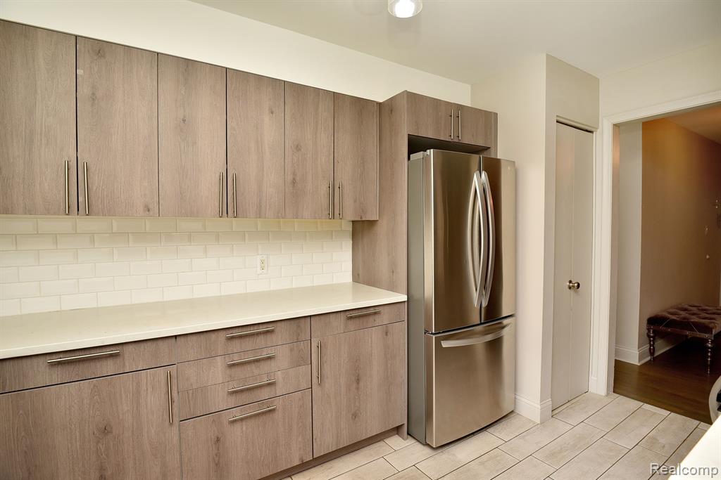 4041 W MAPLE Road, E101, Bloomfield Hills, MI 48301 — Photo 11