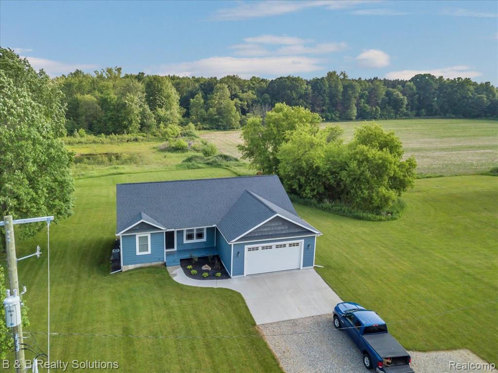 437 Angle Road, Lapeer, MI 48446 — Photo 5