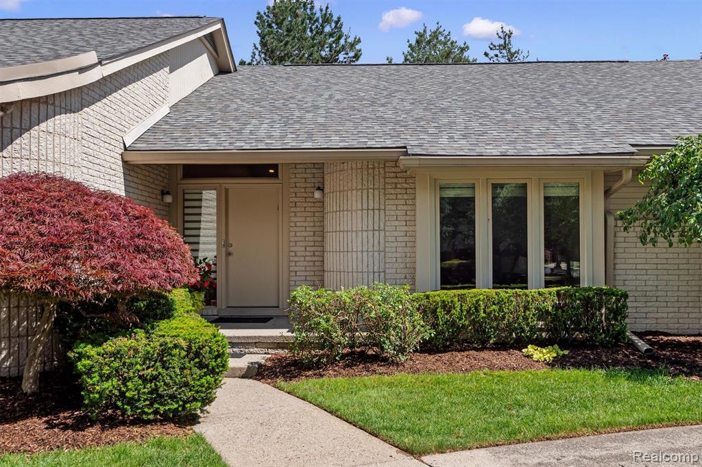 4771 Mada Court, West Bloomfield, MI — Photo 2