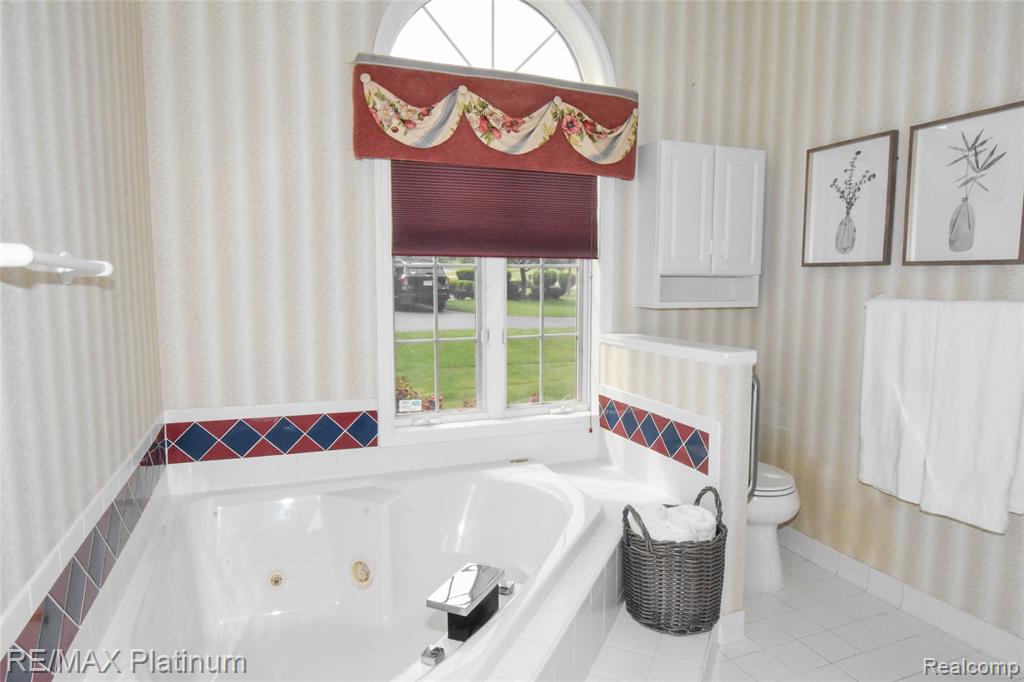8342 ISLANDVIEW Court, Brighton, MI 48114 — Photo 39