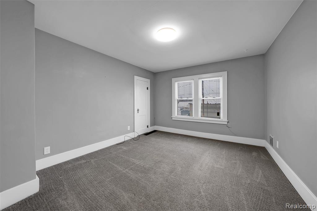 433 N Saginaw Street, Holly, MI 48442 — Photo 33