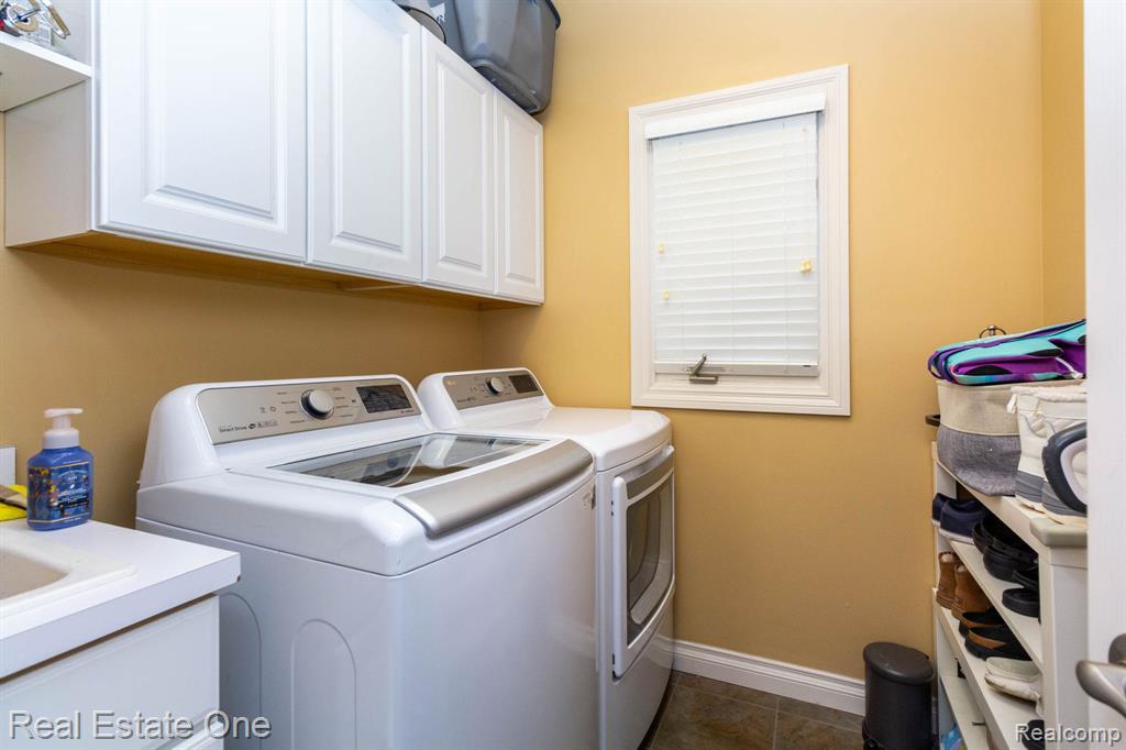 6536 Chatham Circle, Rochester Hills, MI 48306 — Photo 49
