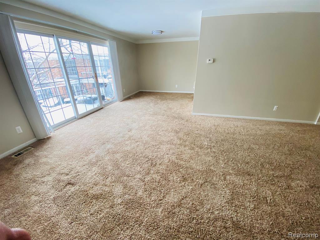 490 FOX HILLS Drive N, 8, Bloomfield Hills, MI 48304 — Photo 3