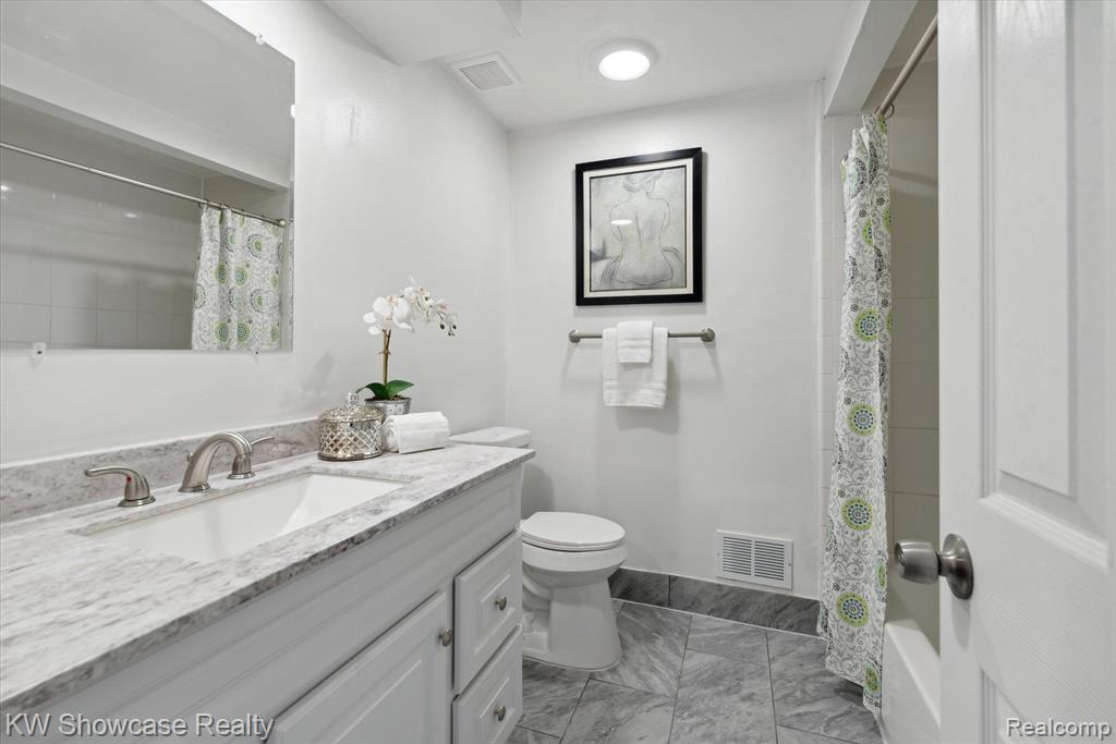 44048 Harsdale Drive, Canton, MI 48187 — Photo 30