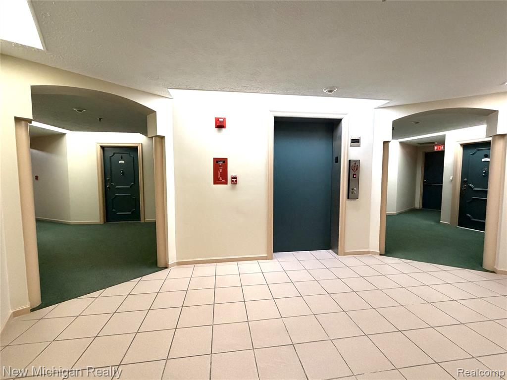 43000 12 Oaks Crescent Drive, 2033, Novi, MI 48377 — Photo 36