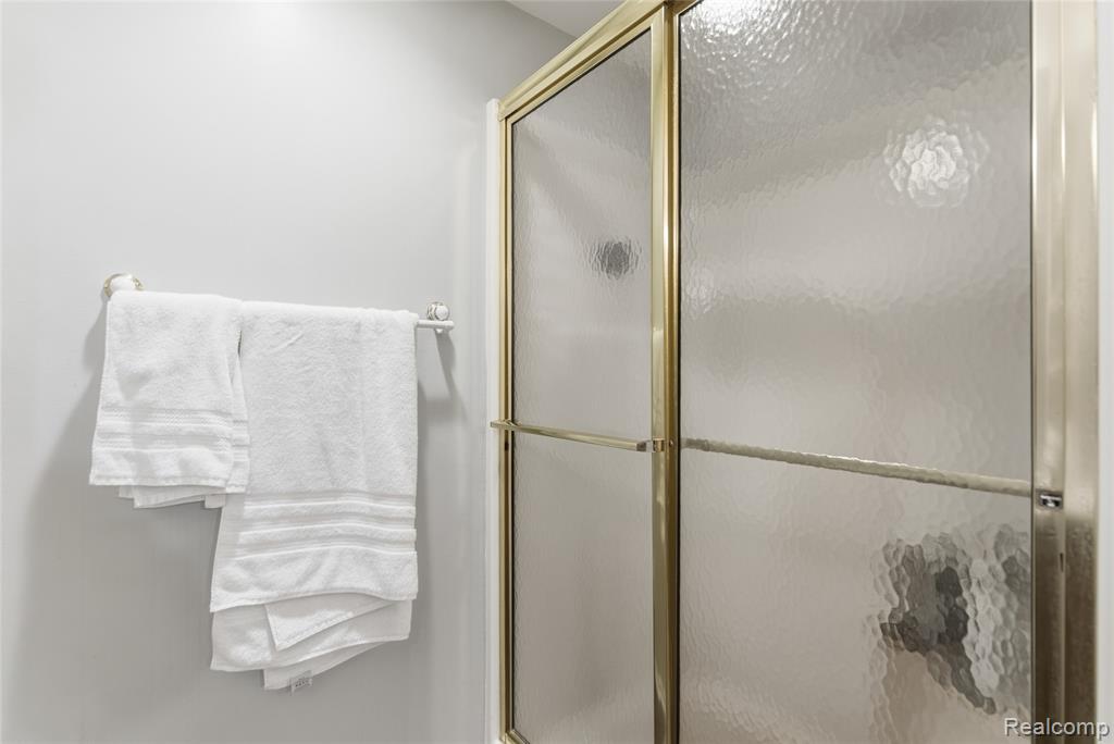 7095 Elmwood Drive, Grand Blanc, MI 48439 — Photo 38