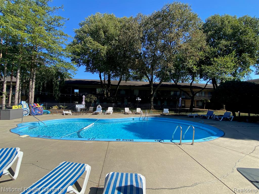 995 N Cass Lake Road, 237, Waterford, MI 48328 — Photo 16