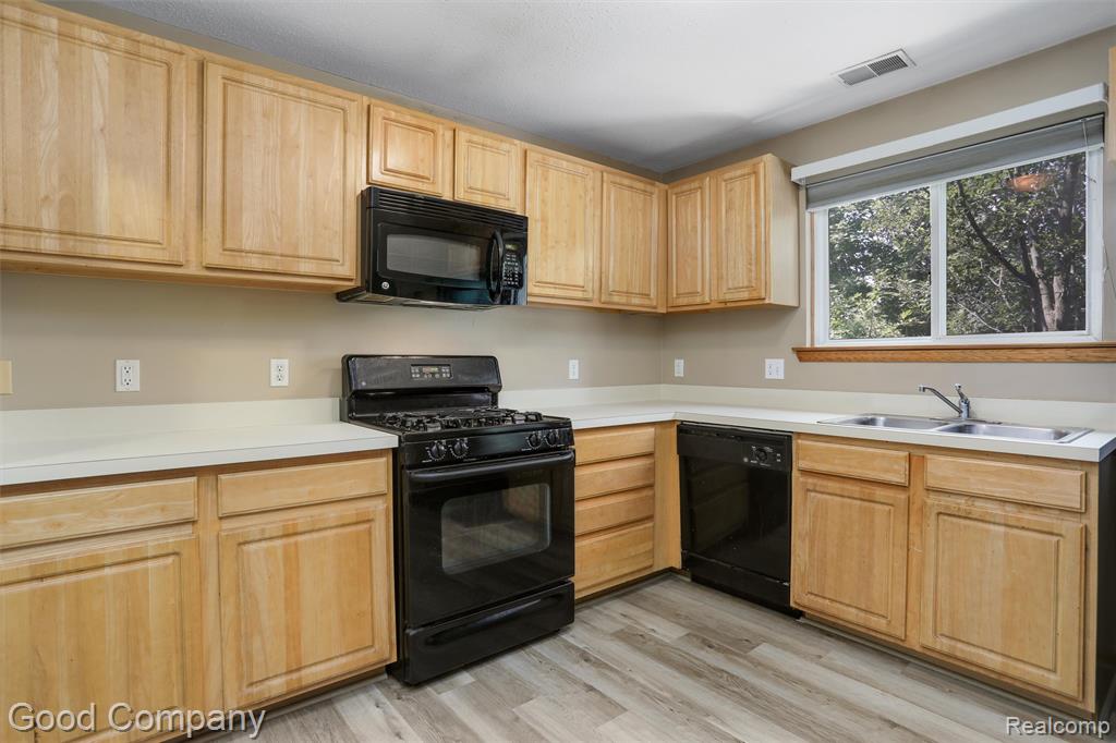 336 Marigold Circle, Westland, MI — Photo 8